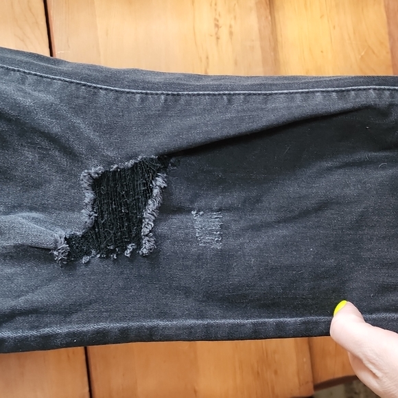 NWOT One 53 Jean's: Butt lifting Basic fit Distressed Black, Juniors size 13 - Picture 2 of 8